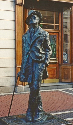 James Joyce-statue i Dublin (Rodhullandemu / CC BY-SA (https://creativecommons.org/licenses/by-sa/4.0))